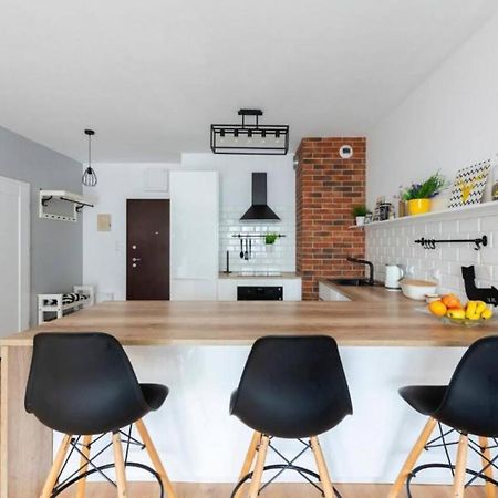 Woronicza 33B: Private Apartment with Separate Bedroom, Balcony & Free Parking Warsaw Exterior photo