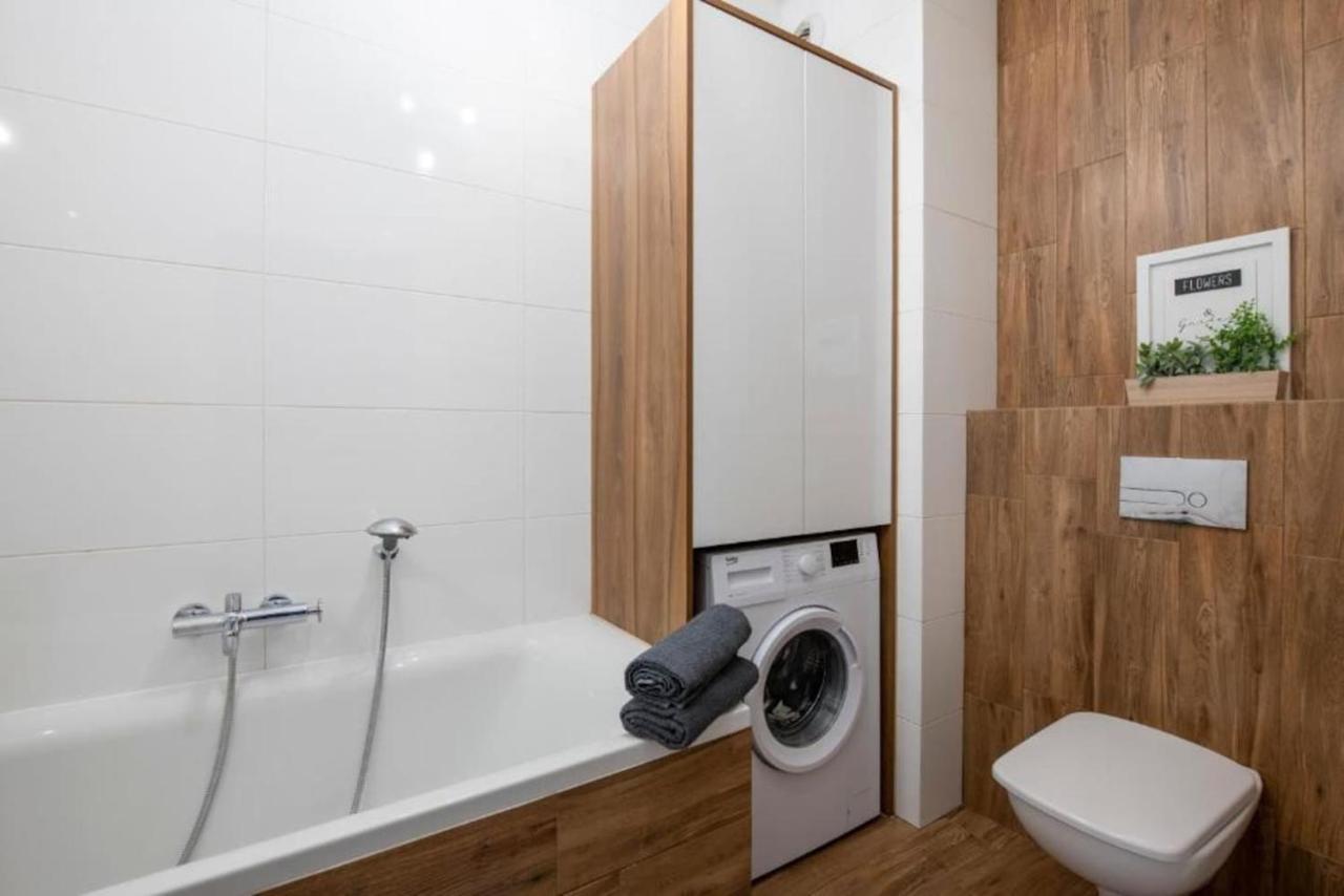 Woronicza 33B: Private Apartment with Separate Bedroom, Balcony & Free Parking Warsaw Exterior photo