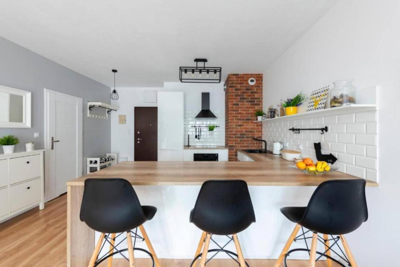 Woronicza 33B: Private Apartment with Separate Bedroom, Balcony & Free Parking Warsaw Exterior photo